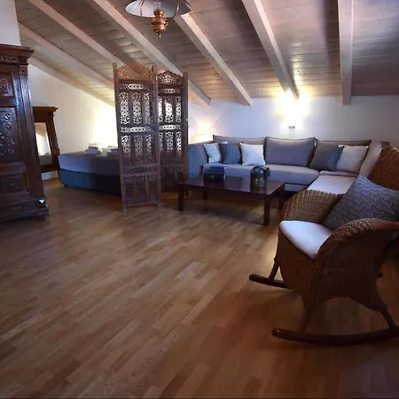 Zoe Apartman